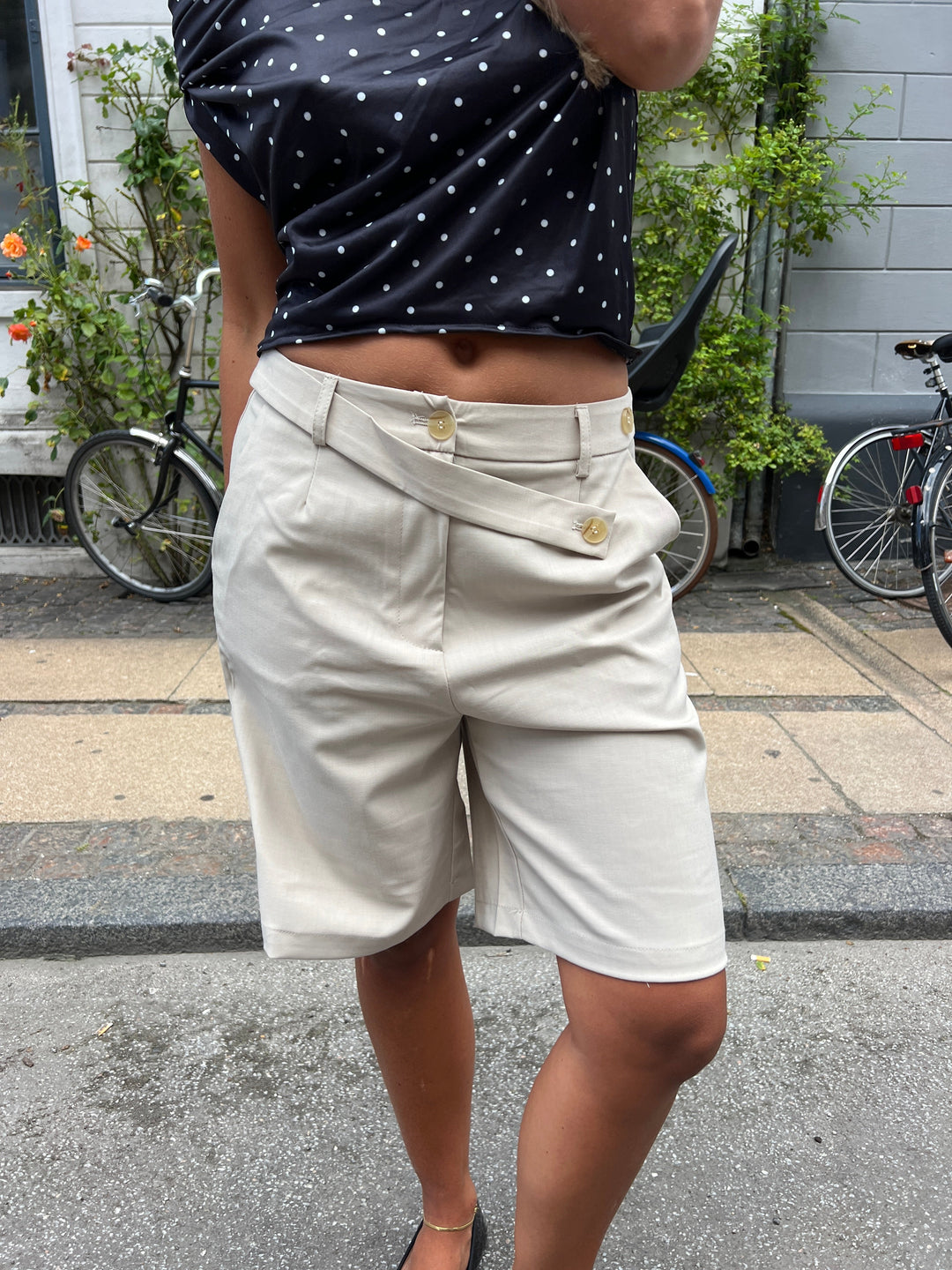 Mira Bermuda Shorts - Beige