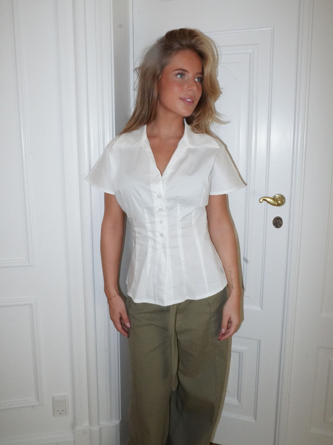 Alessia fitted short-sleeved shirt - White