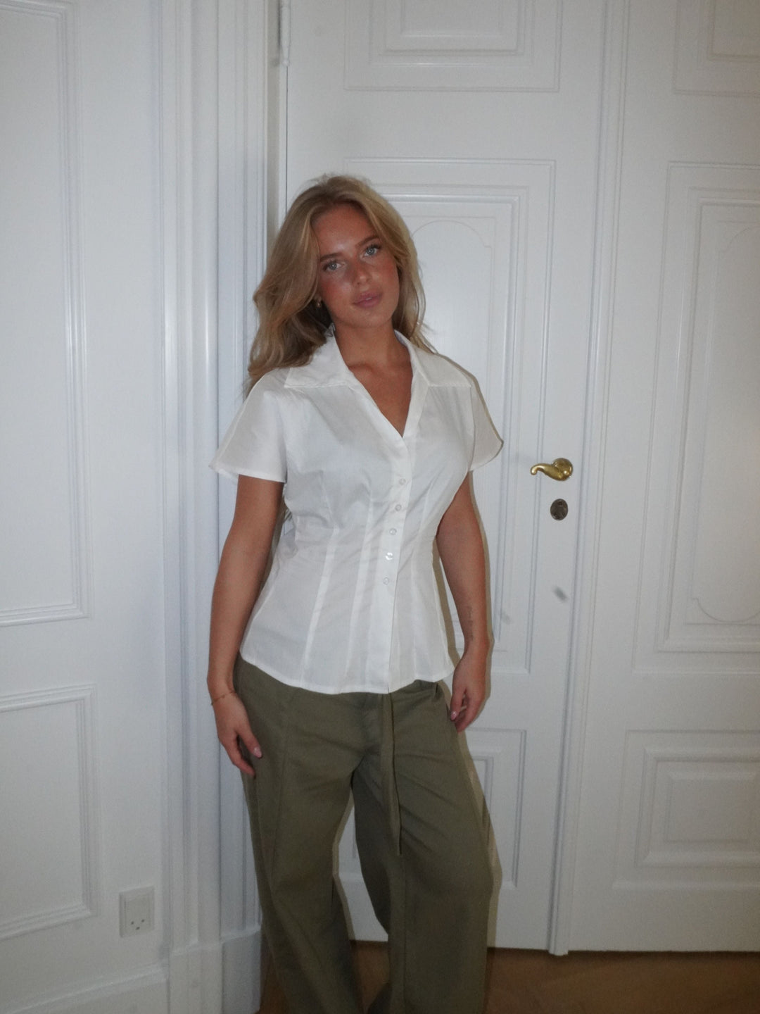 Alessia fitted short-sleeved shirt - White