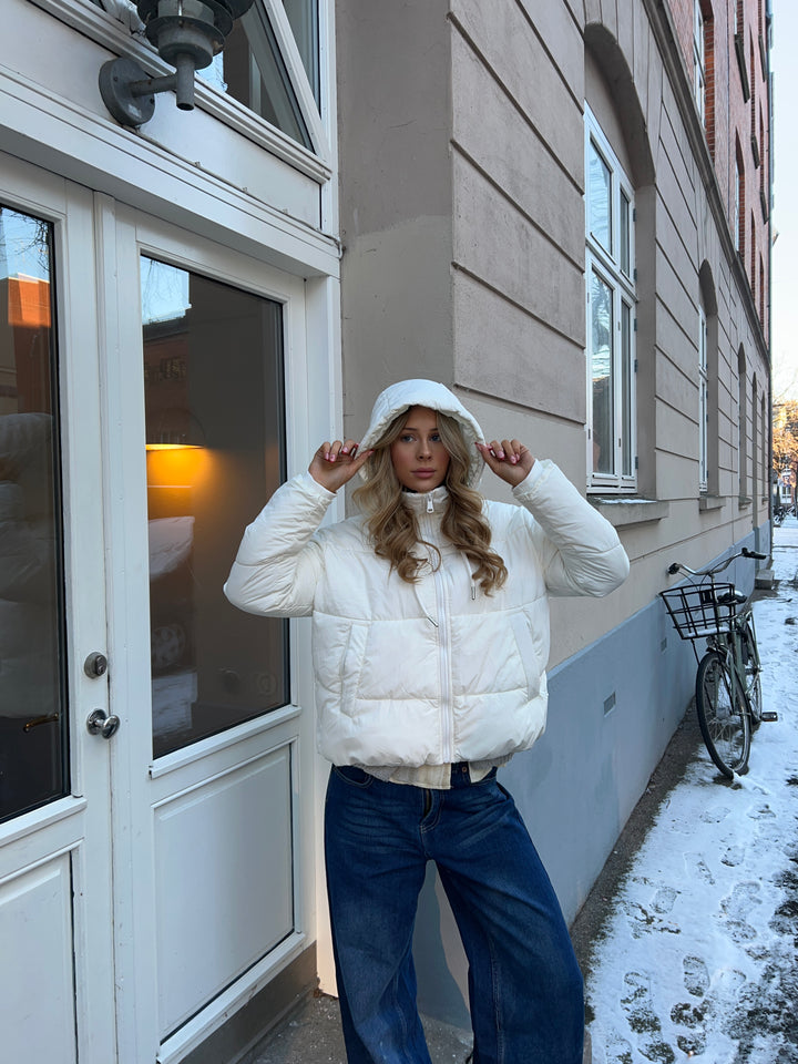 Aijo Puffer Jacket - White