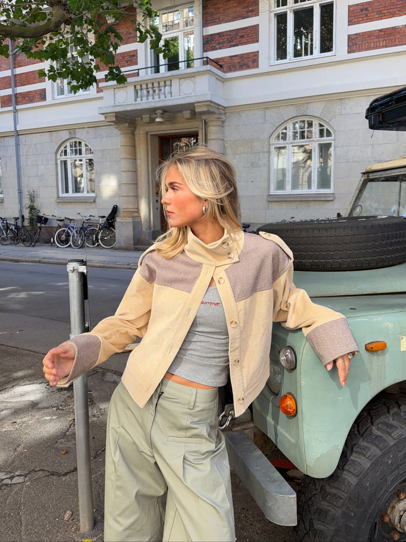 Isla fluffy high neck jacket - Beige/brown