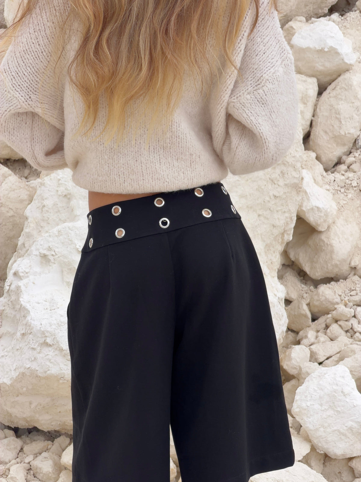Lara Eyelet Shorts Black