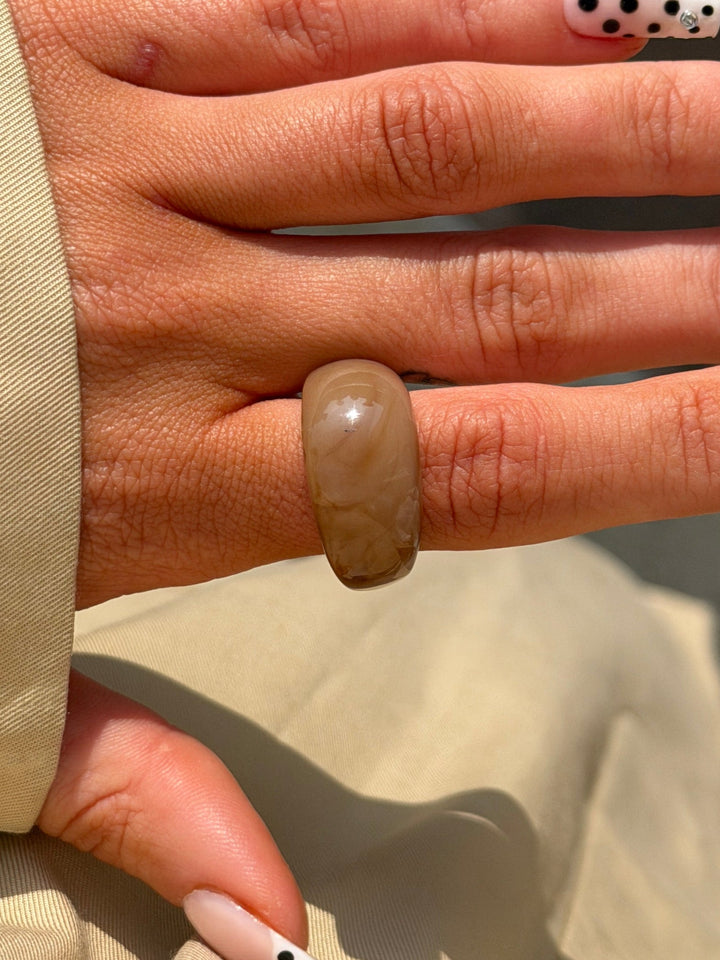 Aila acrylic ring - Beige