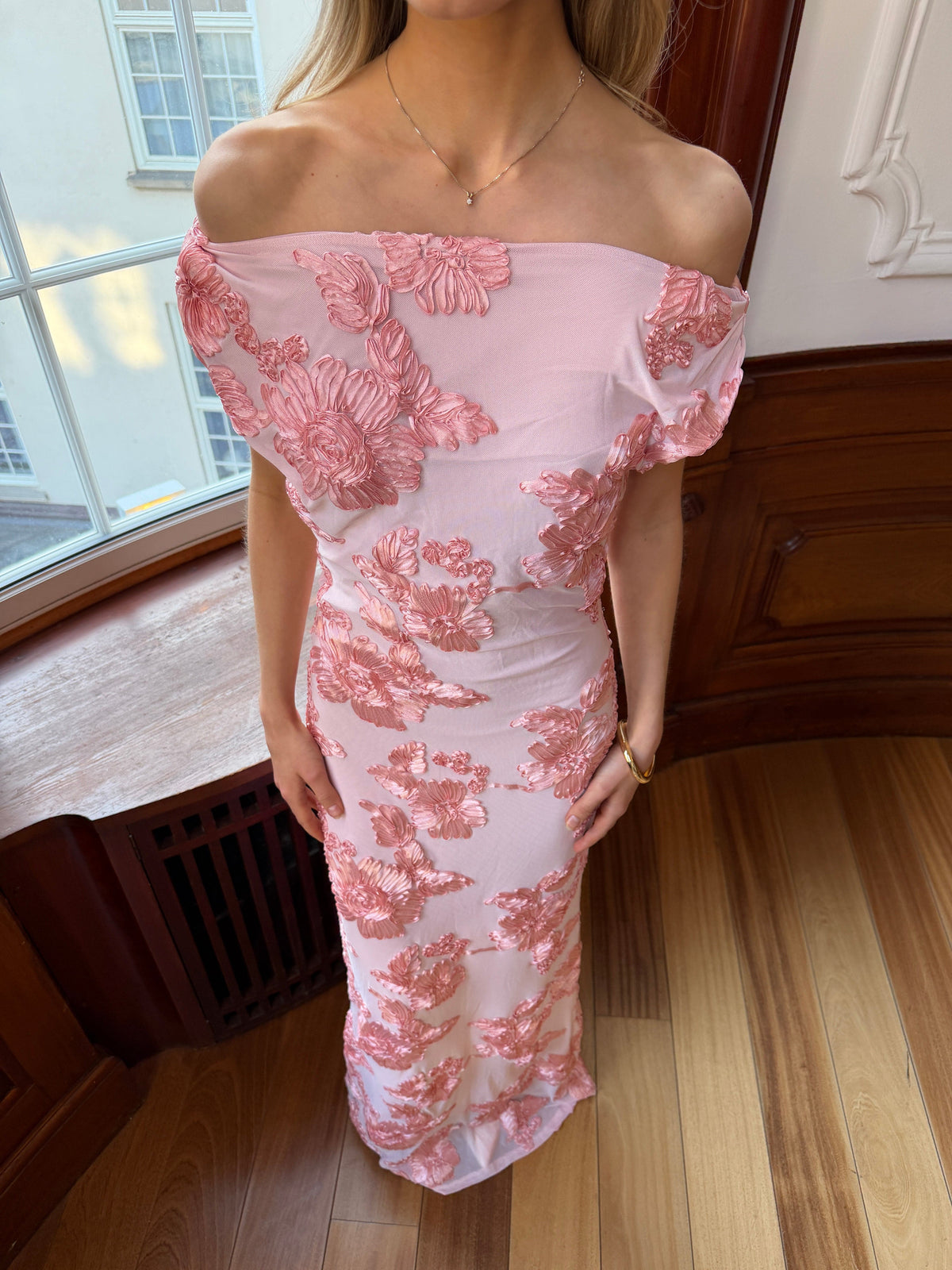 Kivo Mesh Dress Pink