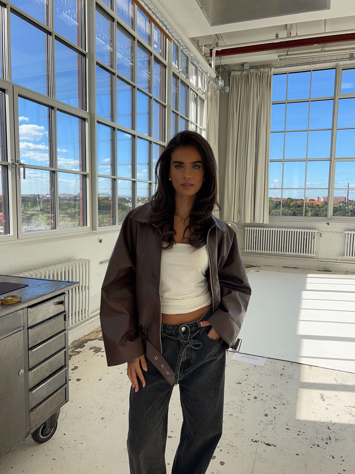 Tova buckle pu jacket – Dark brown