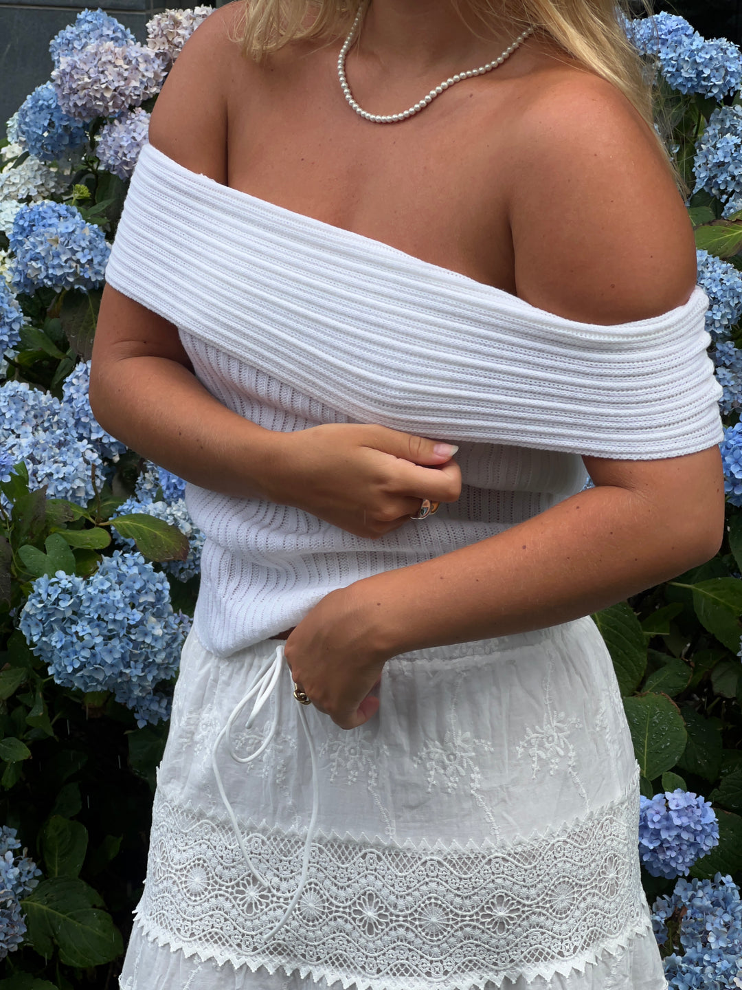 Kaysa off shoulder knit - white